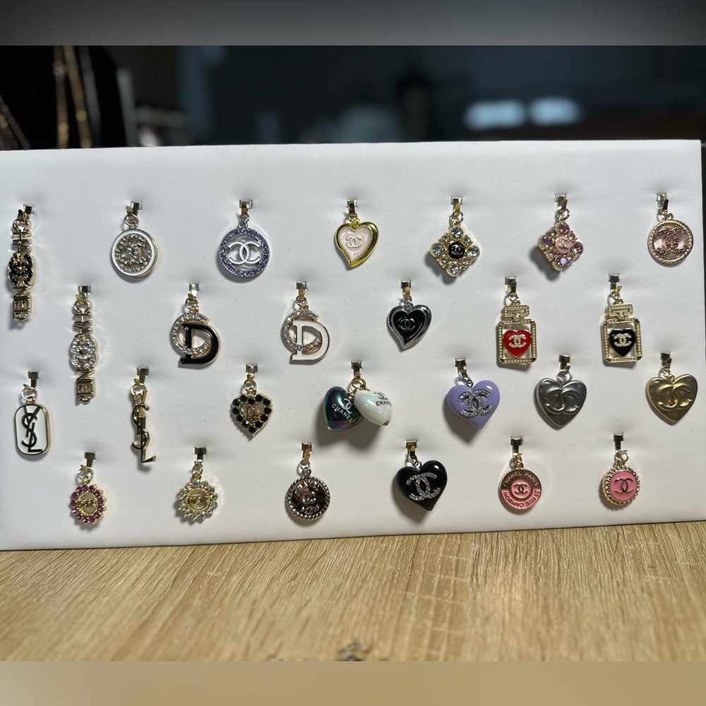LIVE SHOW LISTING ONLY BUNDLE OF 3 PENDANTS - Picture 4 of 16